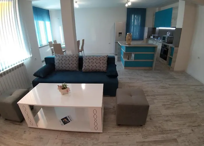 Apartment трапезица скай