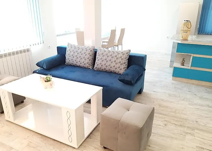 Daire трапезица скай Tırnova